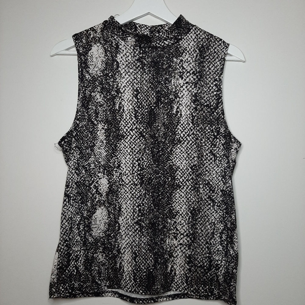 Soft, sleeveless, turtle-neck shirt